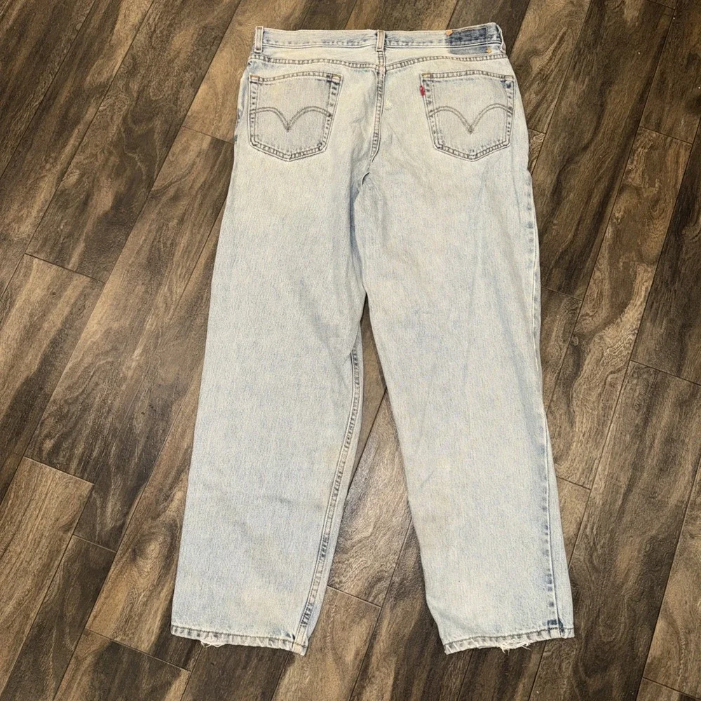 Vintage Levi's 560 Comfort Fit Light Wash Denim Jeans Men's Size 36x30‎